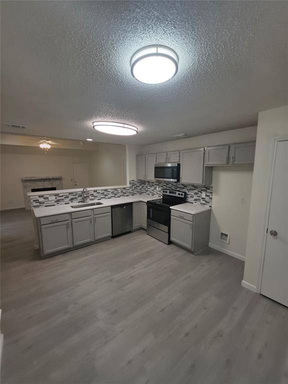 323 Valley Spring Drive, Arlington, TX 76018