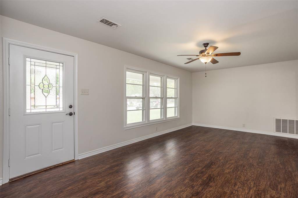 1102 Fair Avenue, Gainesville, TX 76240