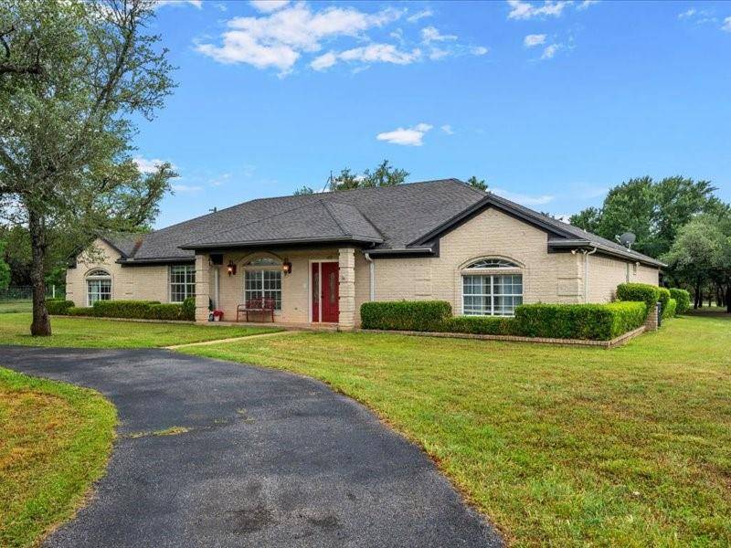 1072 Chapman Road, Crawford, TX 76638