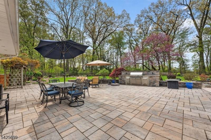 48 Tree Top Rd, Readington Twp., NJ 08889