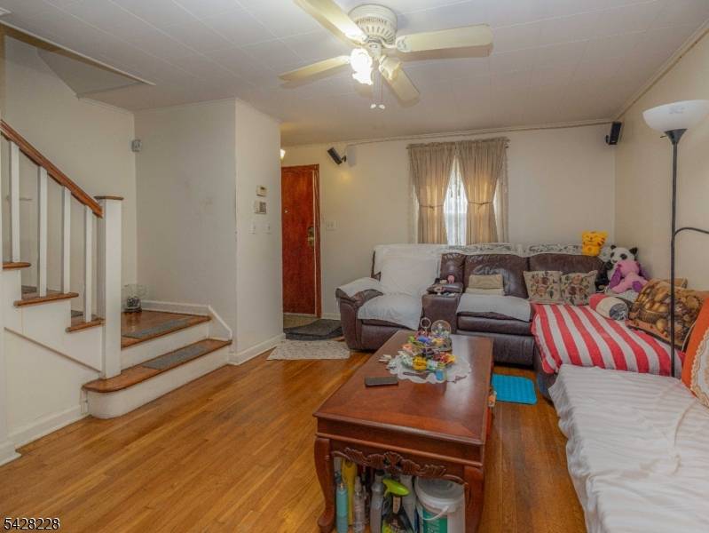 624A Summer St, Elizabeth City, NJ 07202
