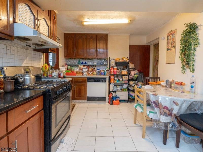 624A Summer St, Elizabeth City, NJ 07202