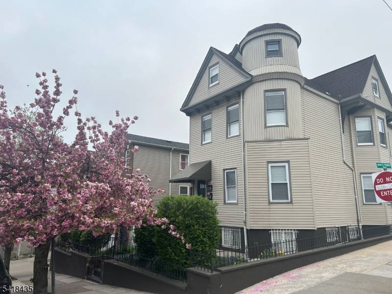 437 Bramhall Ave #1B, Jersey City, NJ 07304
