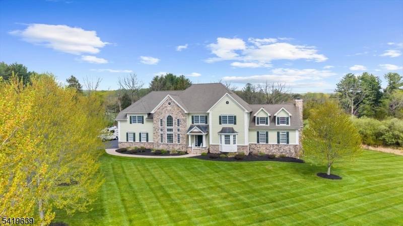 4 Steinbeck Ct, Alexandria Twp., NJ 08848