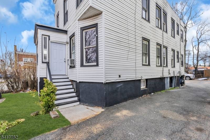 9 Lindsley Pl, East Orange City, NJ 07018