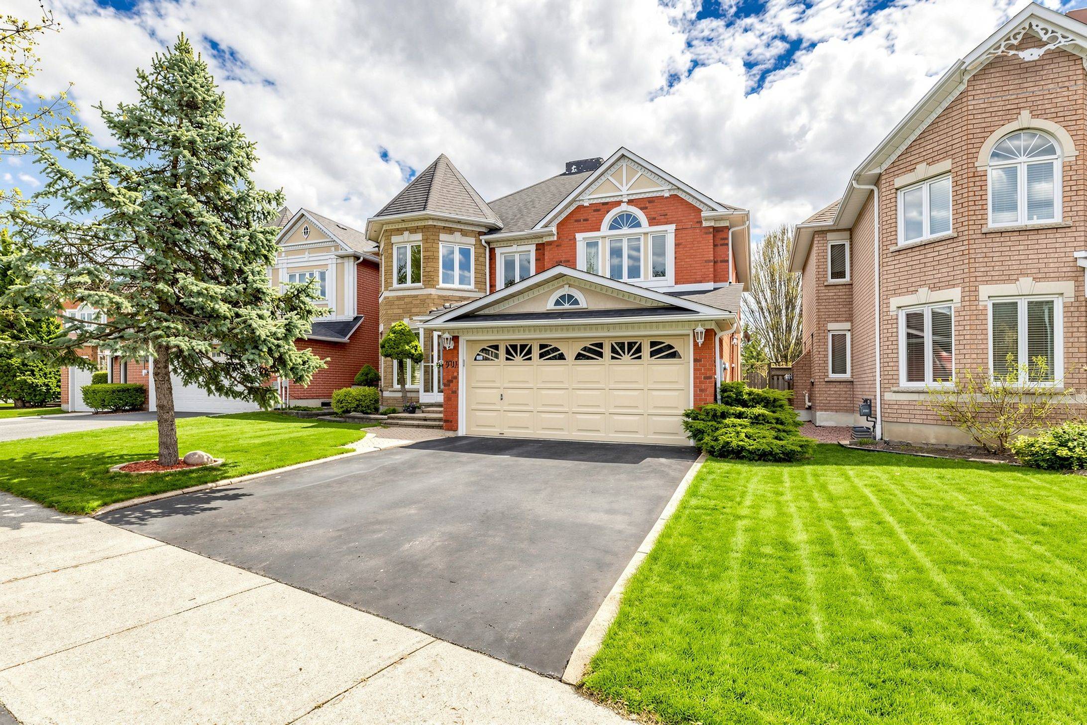 29 Darley ST, Ajax, ON L1T 3X9