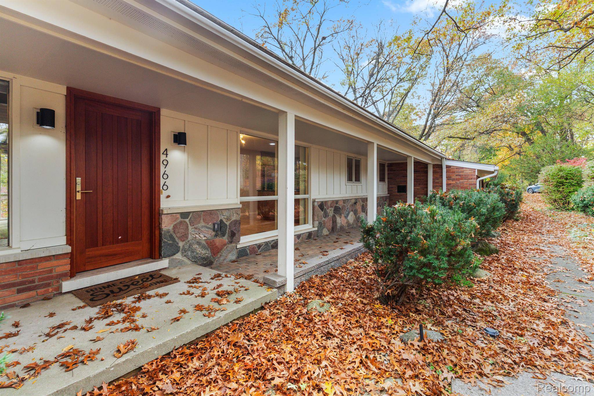 4966 Whispering Pine LN, Bloomfieldchartertownship_oakland, MI 48302