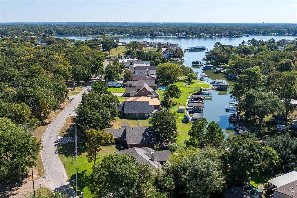 127 Rueda Encina Street, Gun Barrel City, TX 75156