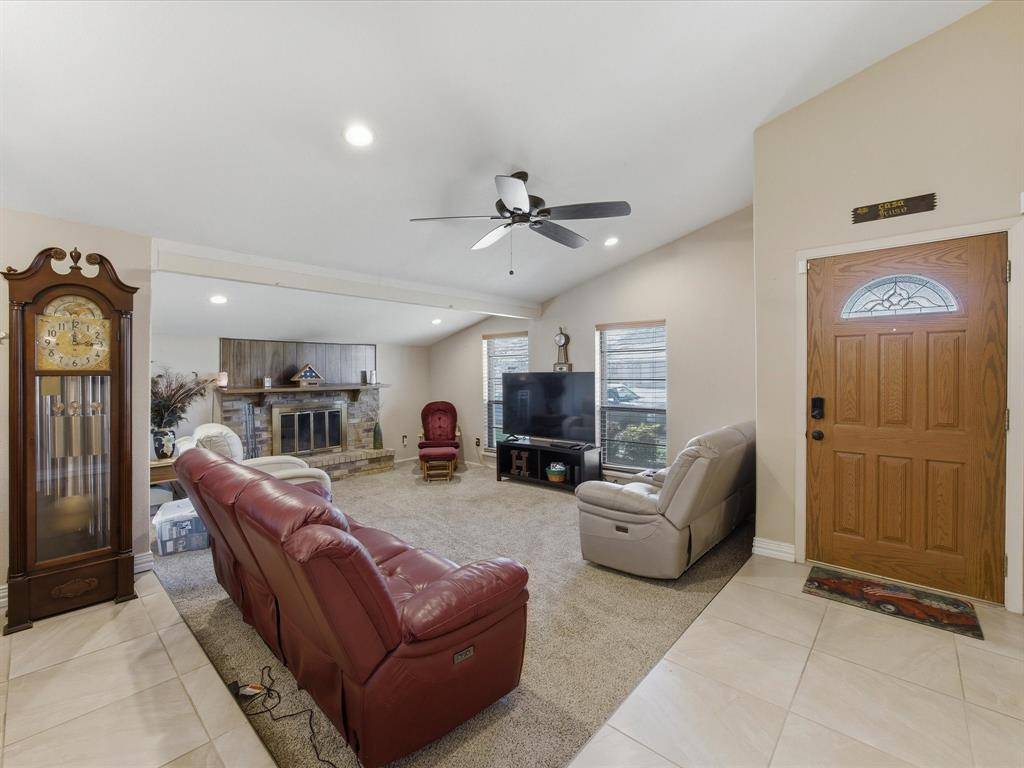7016 Buttonwood Drive, Fort Worth, TX 76137