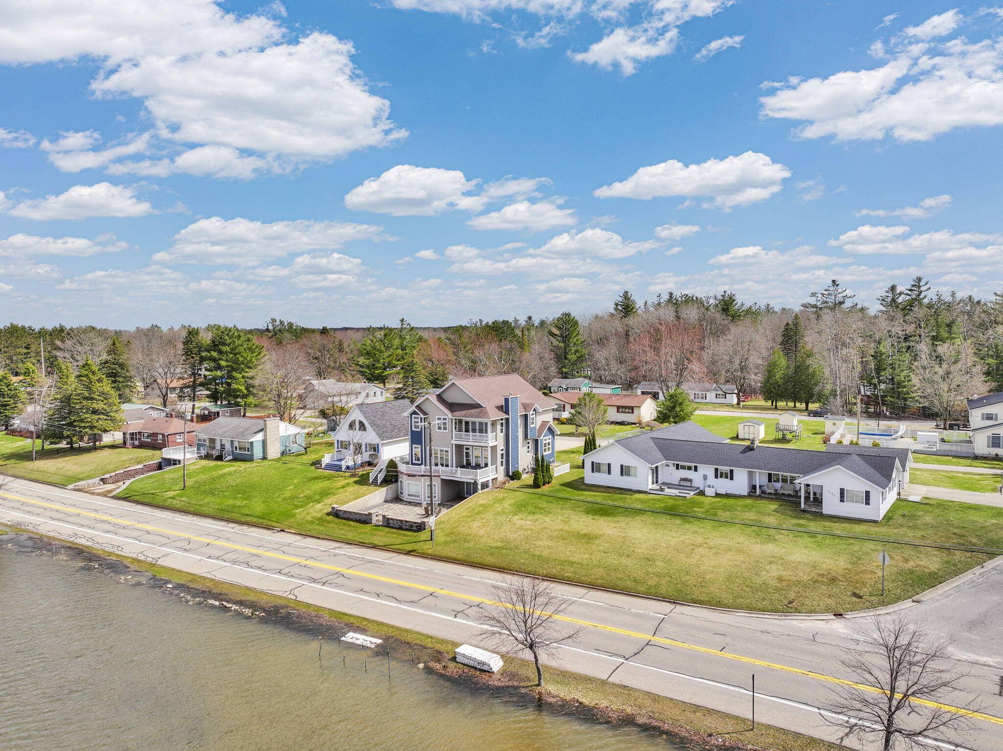 2121 Sunnyside DR, Cadillac City, MI 49601