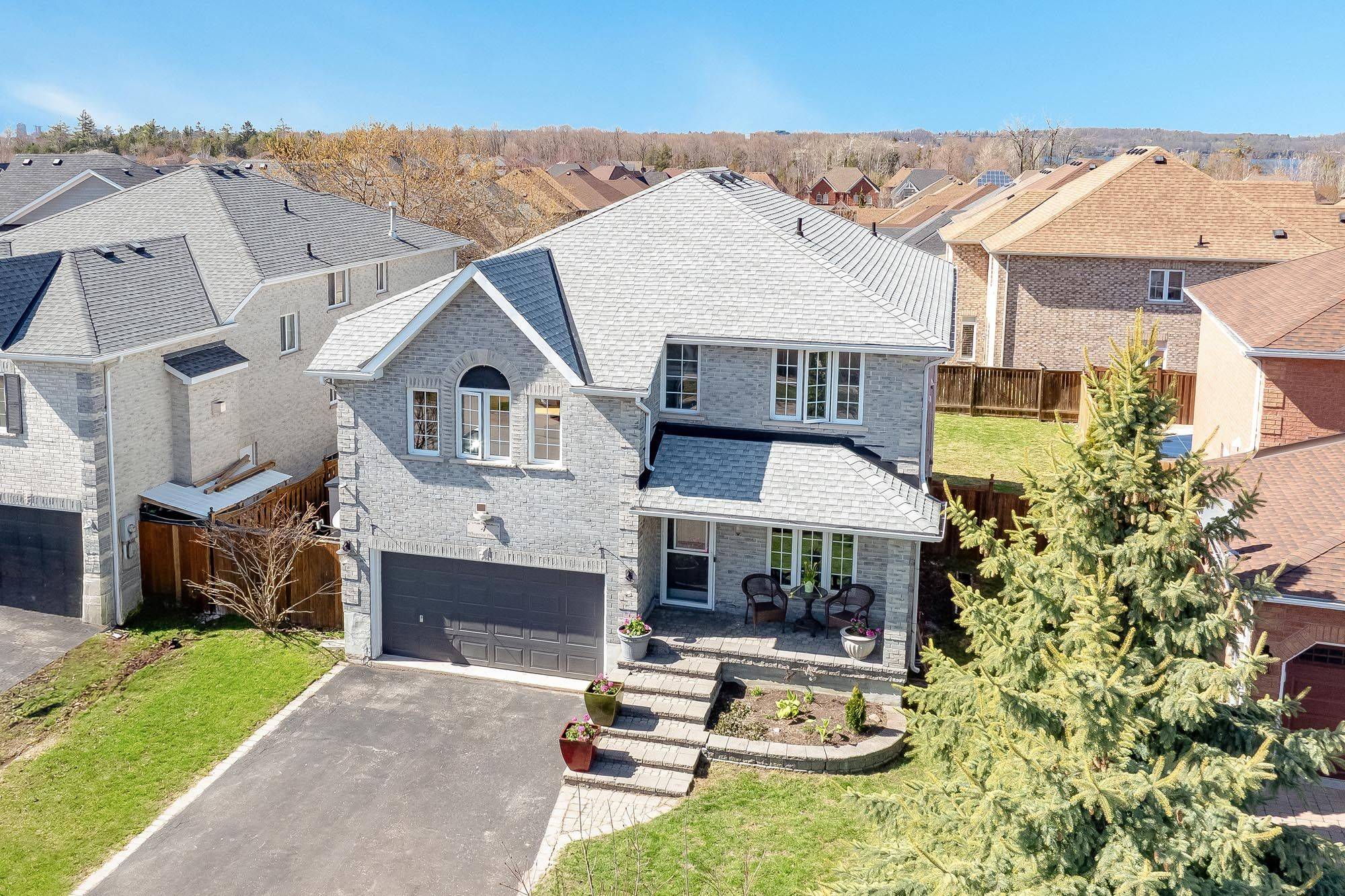 4 Whispering Pine PL, Barrie, ON L4N 9R9