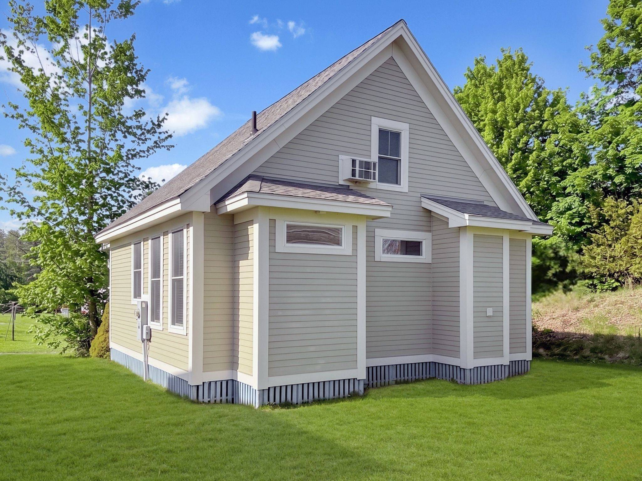 34 Meadow View LN, Prince Edward County, ON K0K 1P0