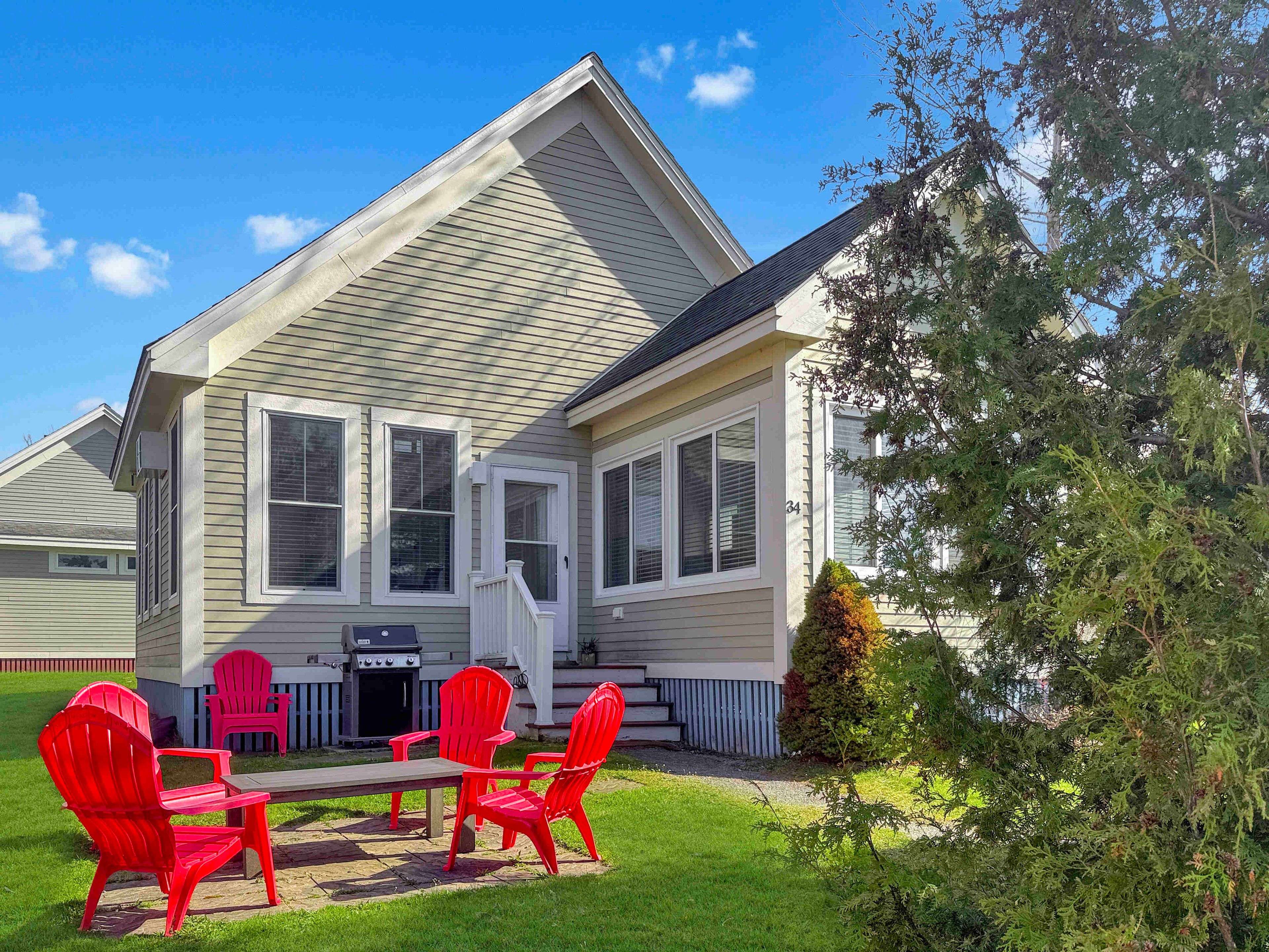 34 Meadow View LN, Prince Edward County, ON K0K 1P0
