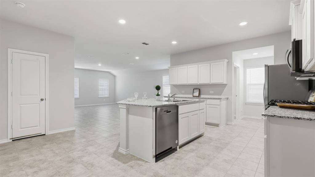 4224 TRICKLING CREEK Lane, Fort Worth, TX 76036