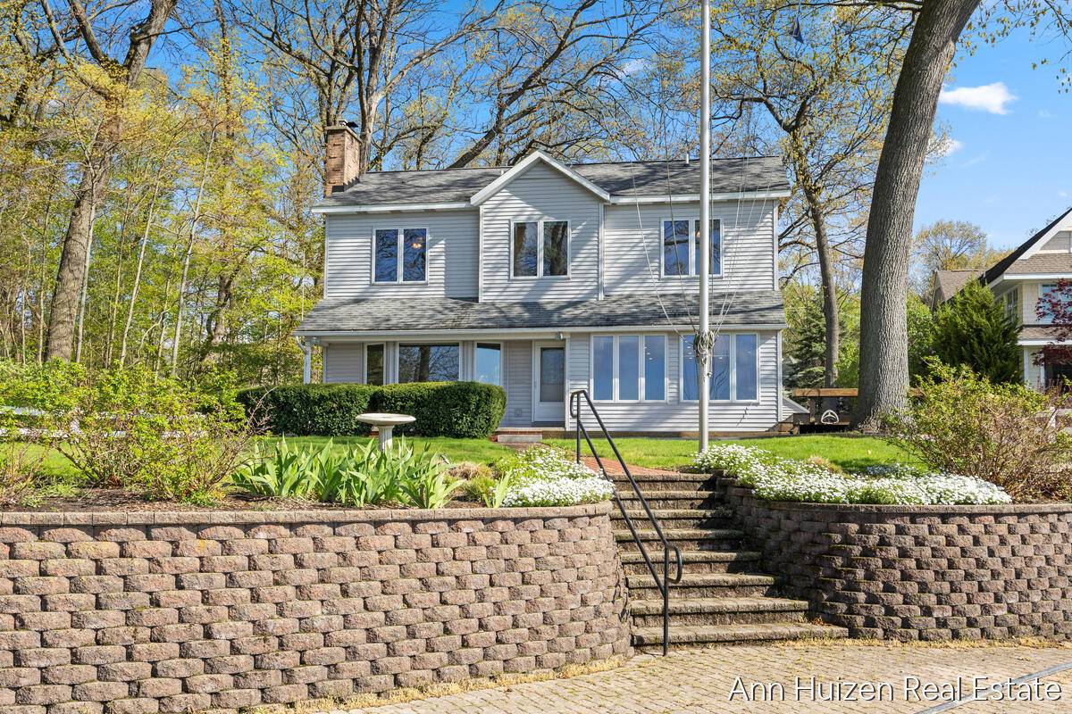 786 N Shore DR, Parktownship_ottawa, MI 49424
