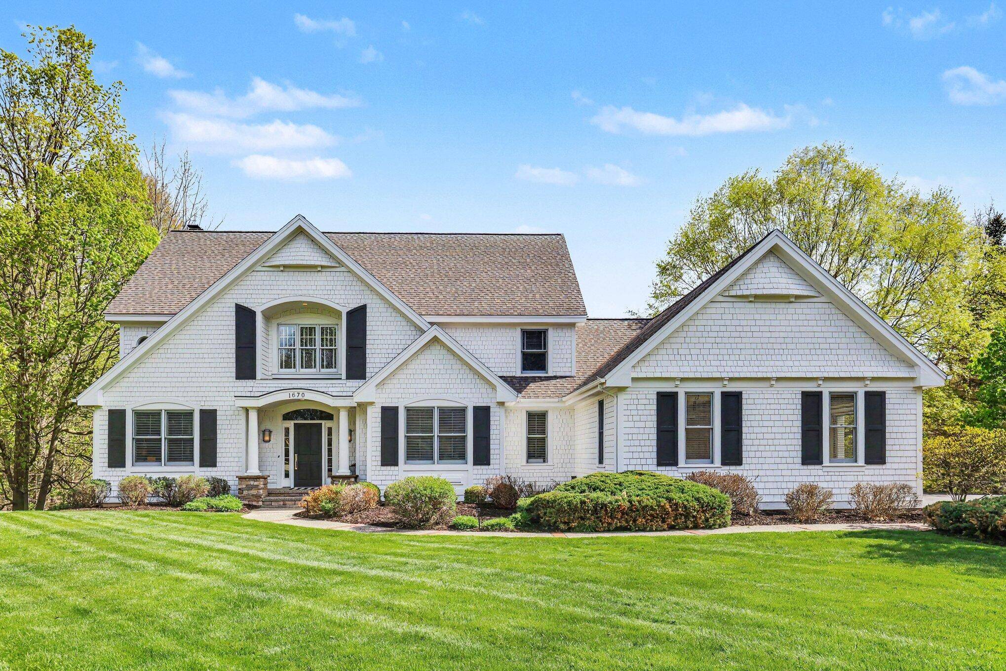 1670 Flowers Crossing DR NE, Grand Rapids Twp, MI 49525