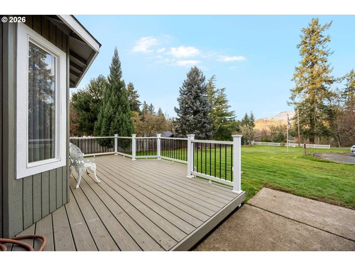369 UPPER CAMP LOOP RD, Roseburg, OR 97470