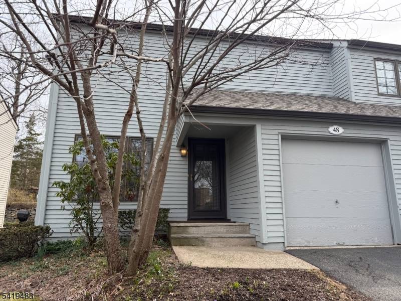 48 Stonegate Dr, Roseland Boro, NJ 07068