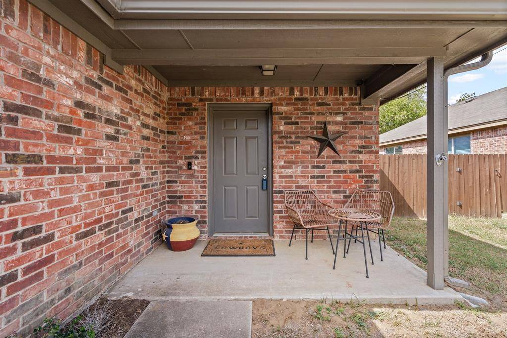 409 Grayson Court, Joshua, TX 76058