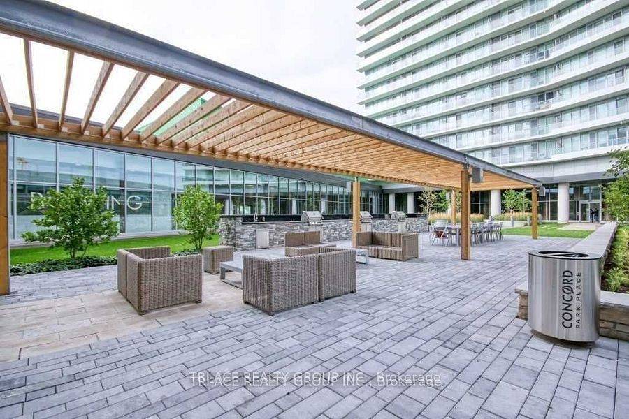 113 Mcmahon DR #Th02, Toronto C15, ON M2K 0E5