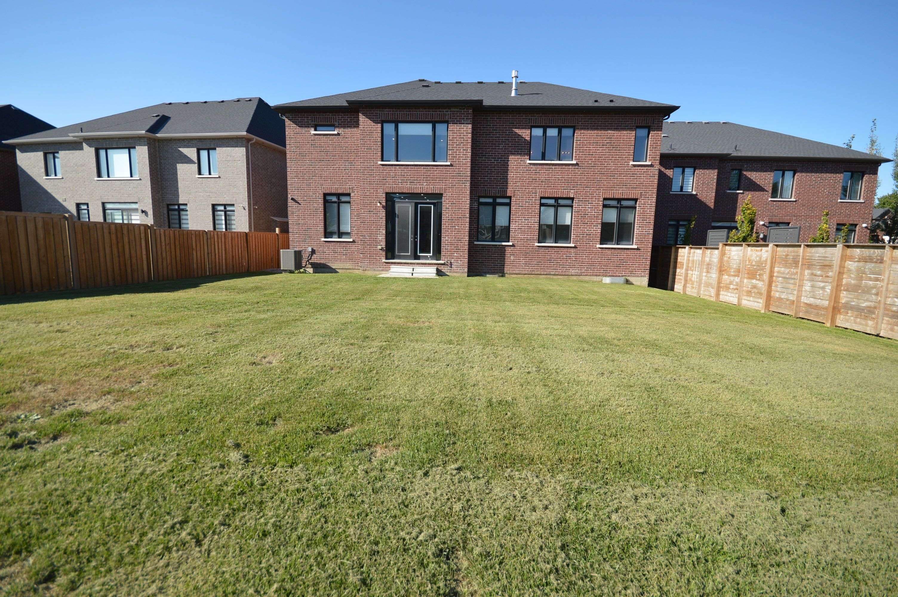 19 Mumberson ST, Innisfil, ON L0L 1L0