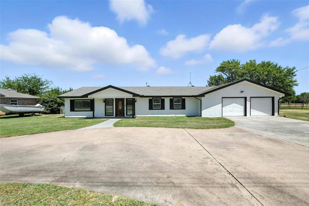 236 Half Moon Way, Runaway Bay, TX 76426