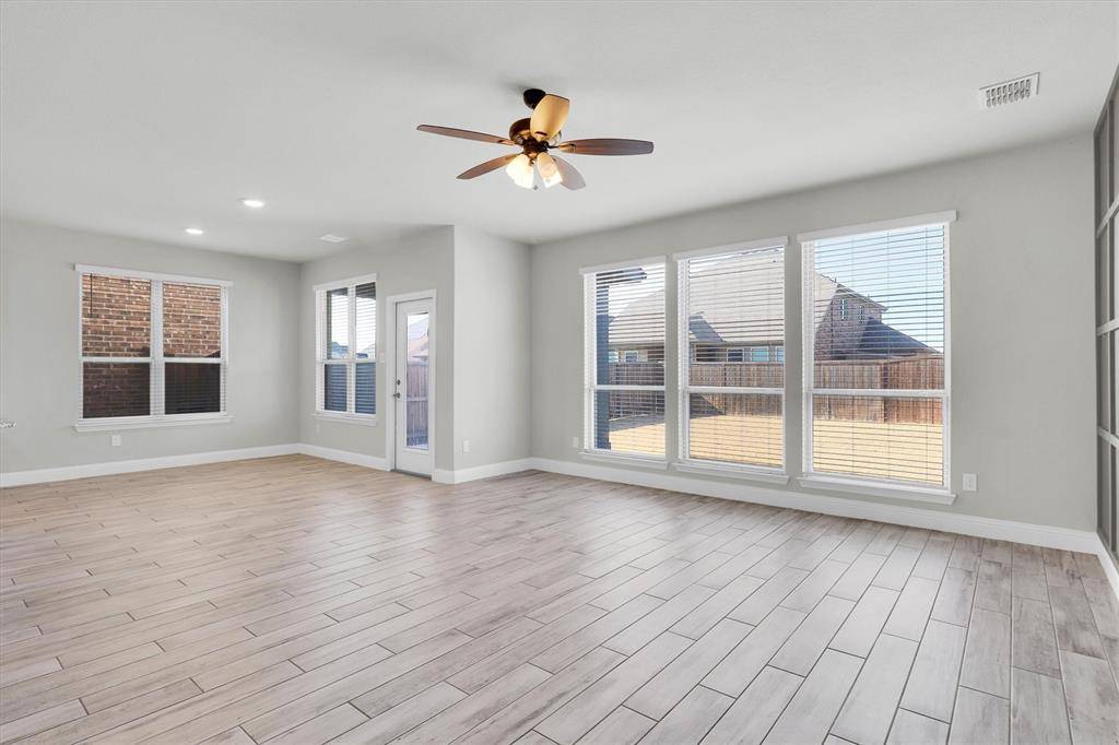 2701 Upland Trail Lane, Aubrey, TX 76227