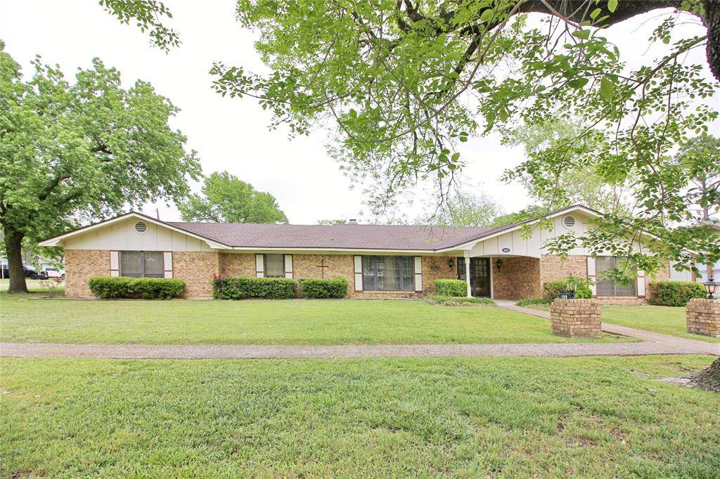 400 S Fordyce Street, Blooming Grove, TX 76626