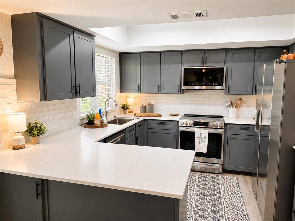 848 W Lynn Creek Drive, Arlington, TX 76001