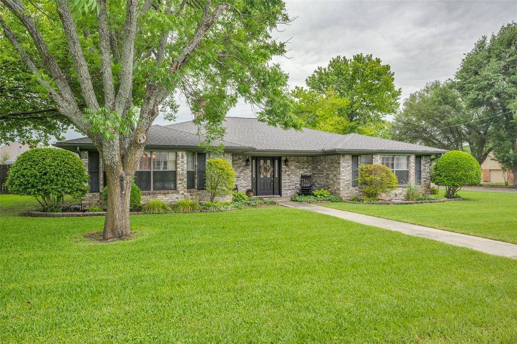 104 Brookview Drive, Decatur, TX 76234