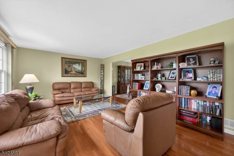 7 Chicopee Dr, Wayne Twp., NJ 07470