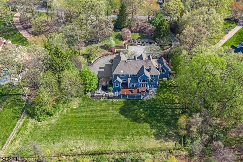 12 Beacon Hill Dr, Chester Twp., NJ 07930