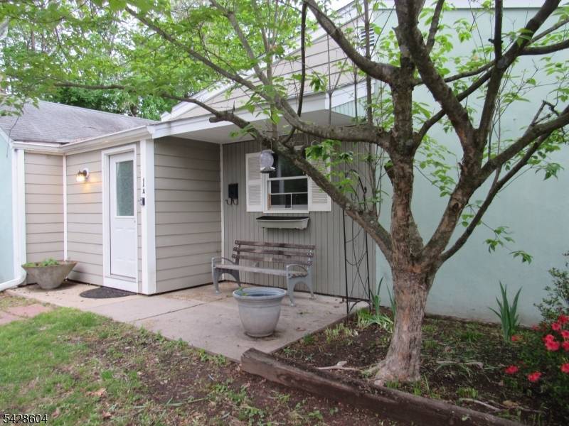 1 7Th St, Frenchtown Boro, NJ 08825