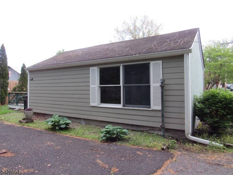 1 7Th St, Frenchtown Boro, NJ 08825