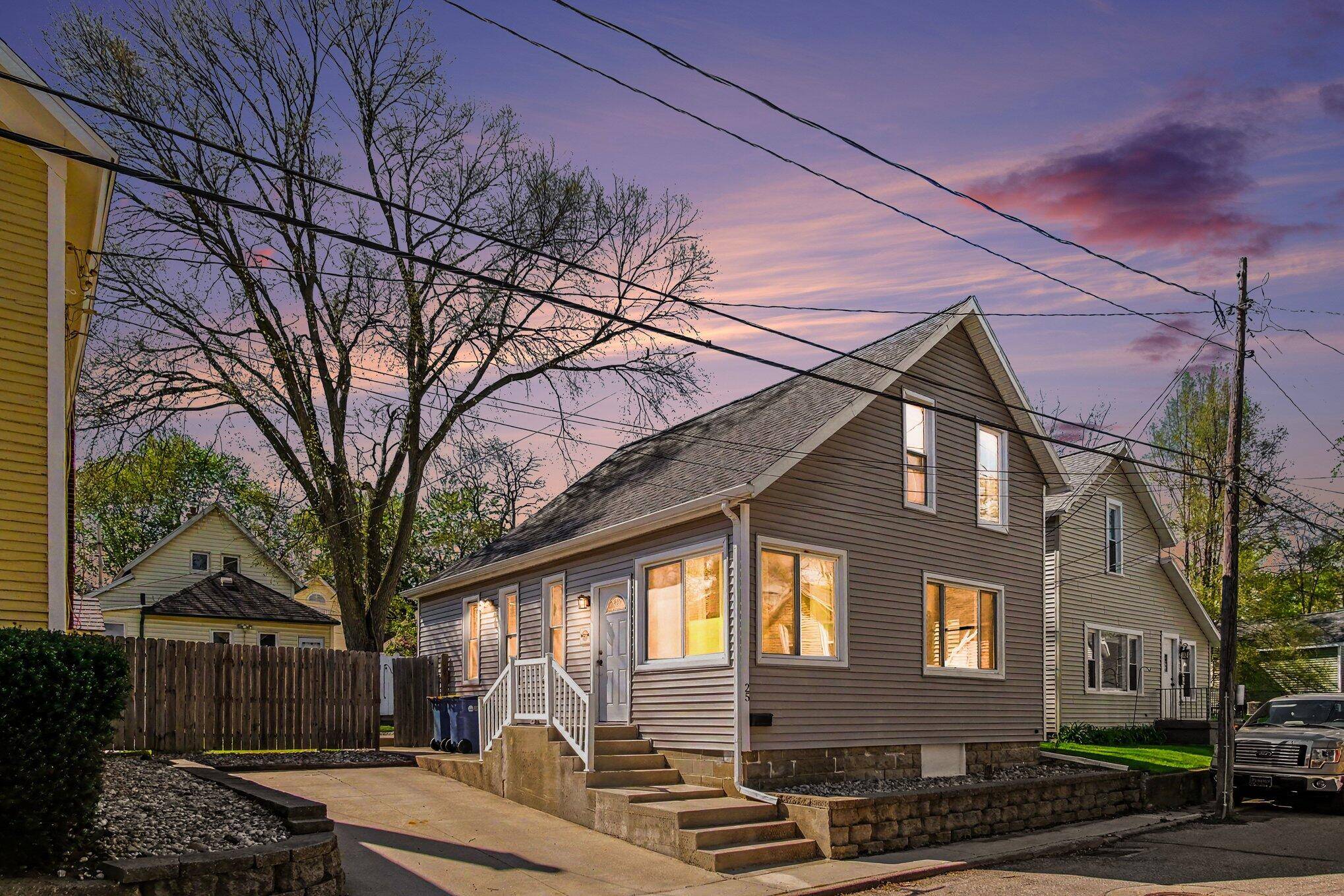 25 Mack AVE NE, Grandrapidscity_kent, MI 49503