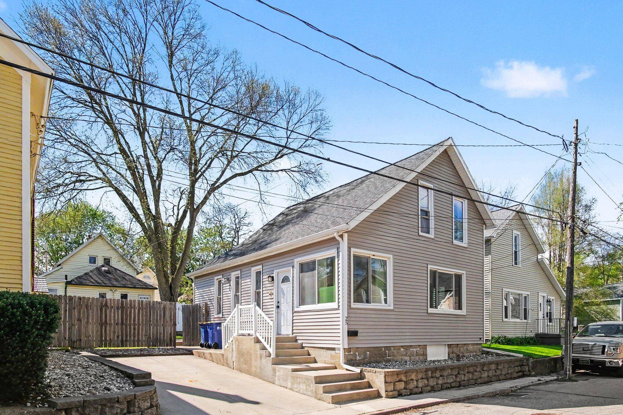 25 Mack AVE NE, Grandrapidscity_kent, MI 49503