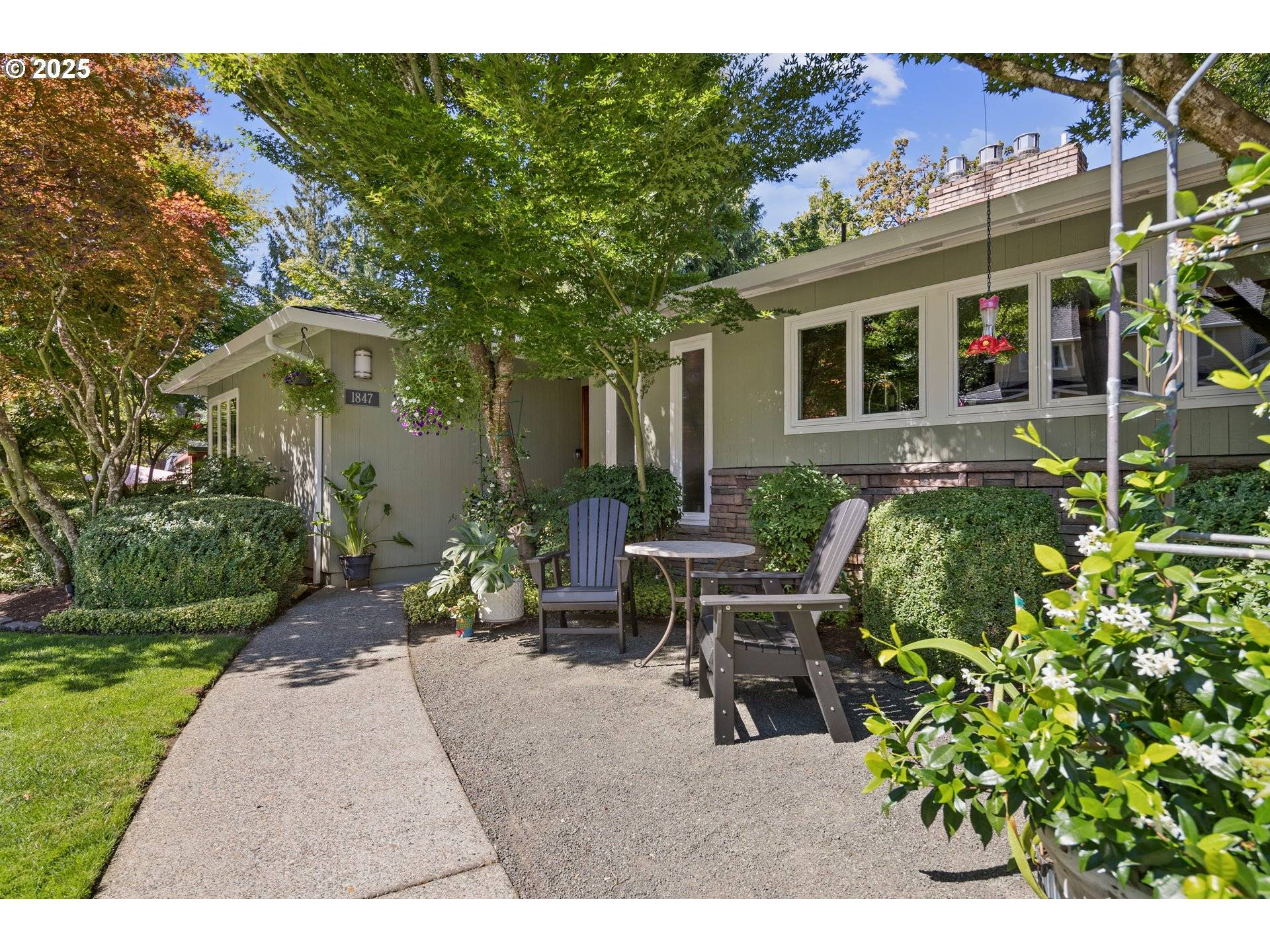 1847 WOODLAND TER, Lake Oswego, OR 97034