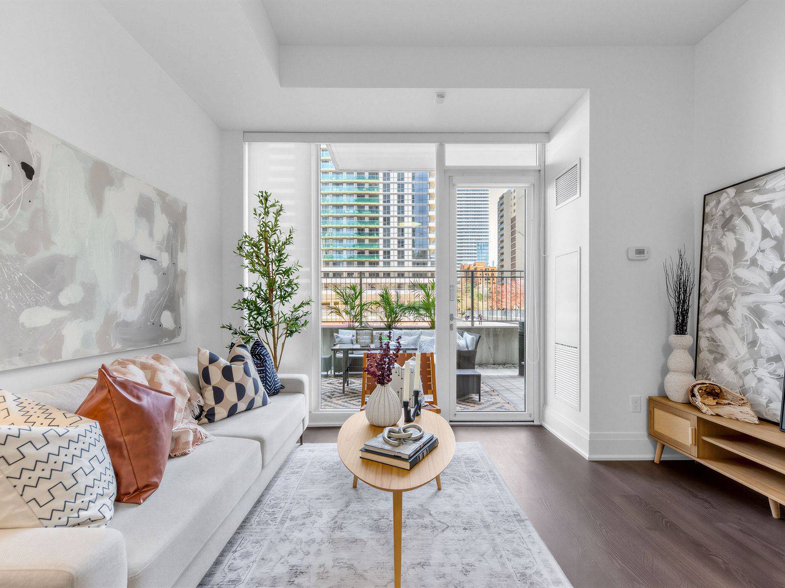 30 Roehampton AVE #TH 13, Toronto C10, ON M4P 1R2