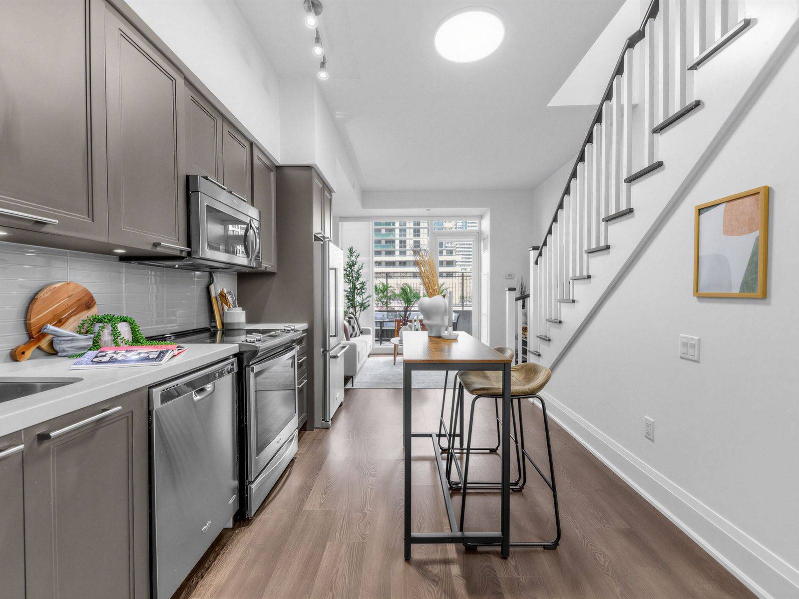30 Roehampton AVE #TH 13, Toronto C10, ON M4P 1R2
