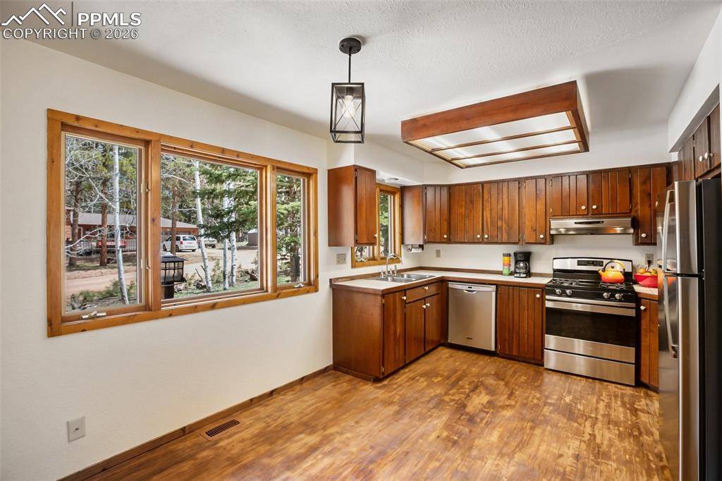 725 Sunnywood LOOP, Woodland Park, CO 80863