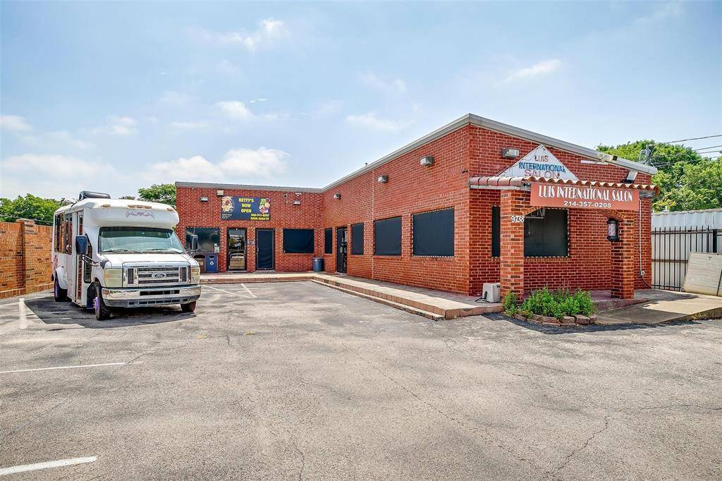 9738 Brockbank Drive, Dallas, TX 75220