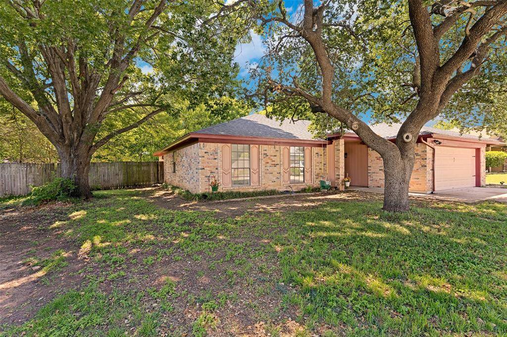 1065 Green Ridge Terrace, Saginaw, TX 76179