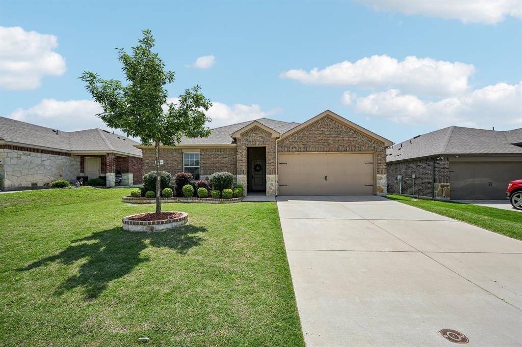 904 Alton Drive, Aubrey, TX 76227