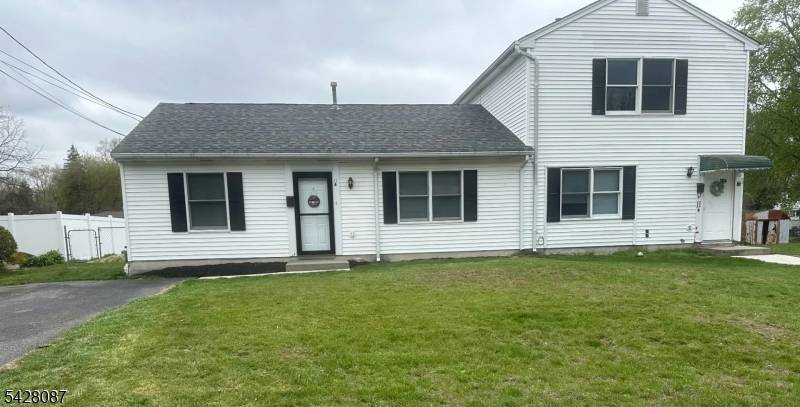 13 Dupont Ave, Wanaque Boro, NJ 07420