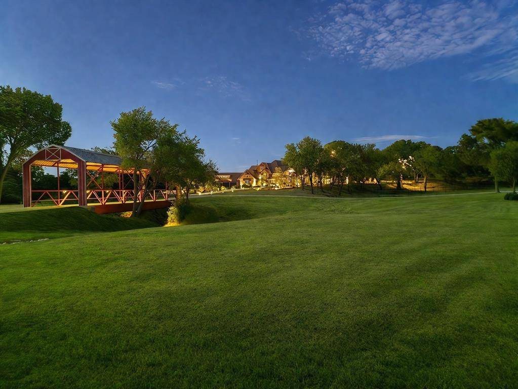1950 W Sherman Drive, Aubrey, TX 76227