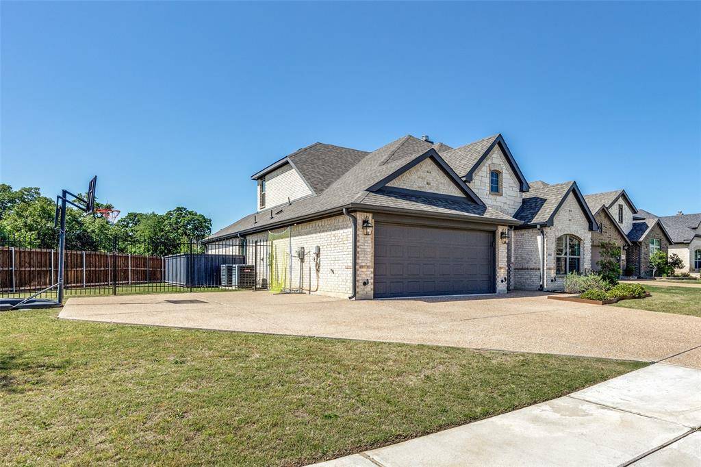 3804 Pine Valley Lane, Arlington, TX 76001