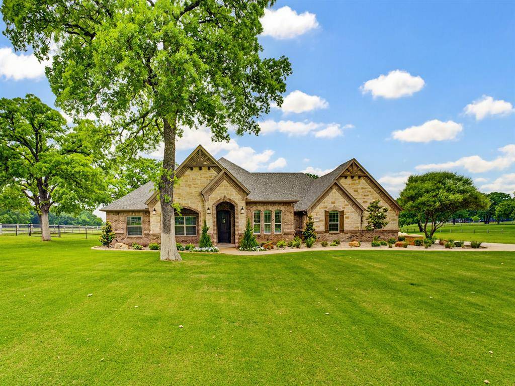 105 Las Brisas Drive, Decatur, TX 76234