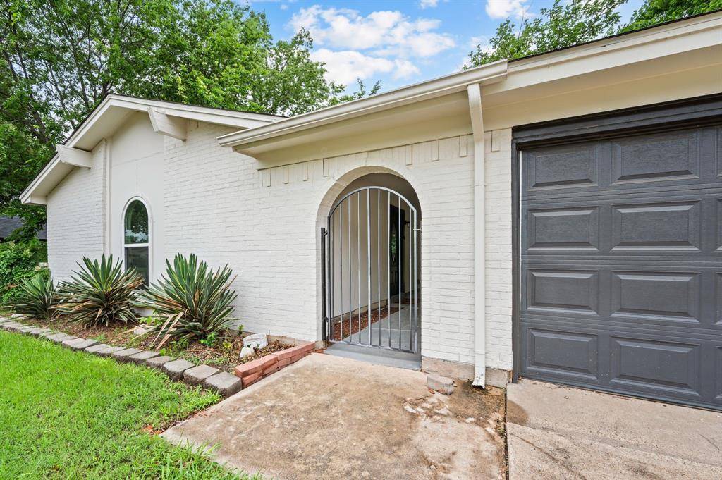 5944 Richard Drive, Watauga, TX 76148