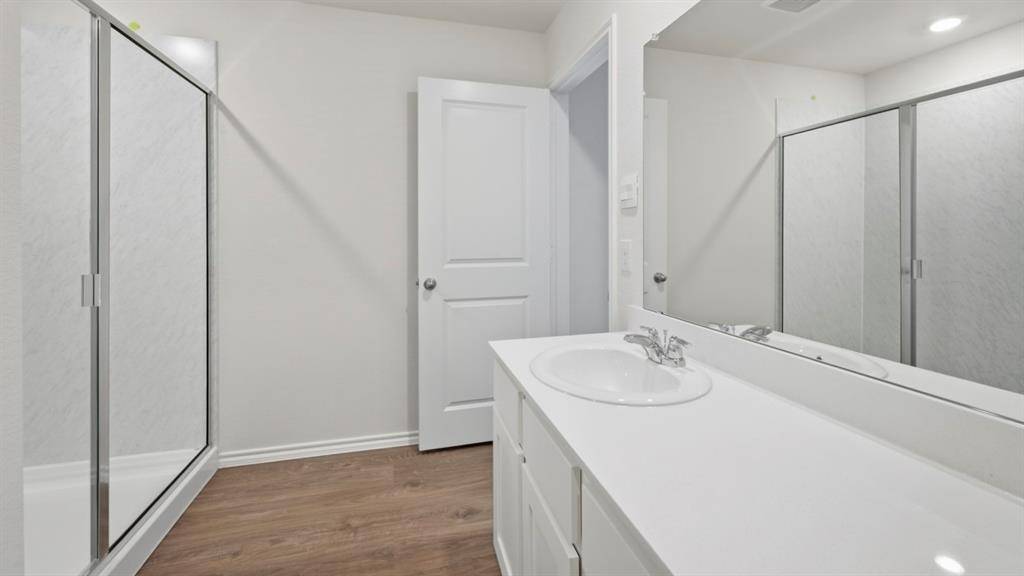 3200 Charleston Drive, Ennis, TX 75119