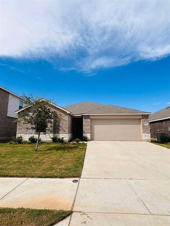 4444 Sagecroft Road, Fort Worth, TX 76036